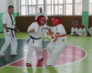В Азове прошли открытые Рождественские сборы по киокусинкай