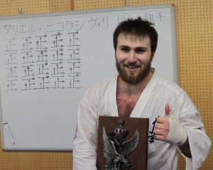 Тариел Николеишвили  успешно прошел испытание 100 кумитэ